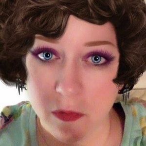 Meet your Posher, Adrienne